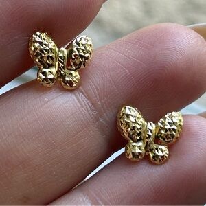 BRANDNEW 18 KARAT GOLD BUTTERFLY STUD EARRINGS